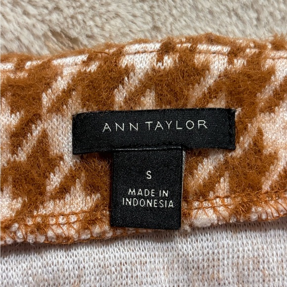 Ann Taylor houndstooth sweater - Picture 2 of 3